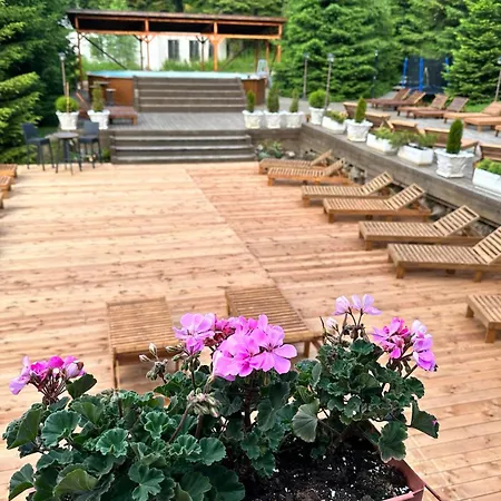 Mura With & Hot Swimming Pool Отель *