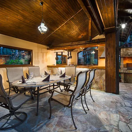 Отель Mura With & Hot Swimming Pool Боровец