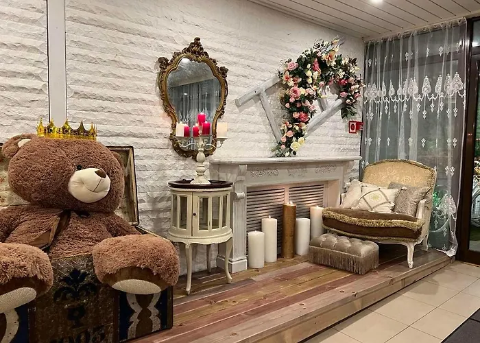 Mura With & Hot Swimming Pool Hotel